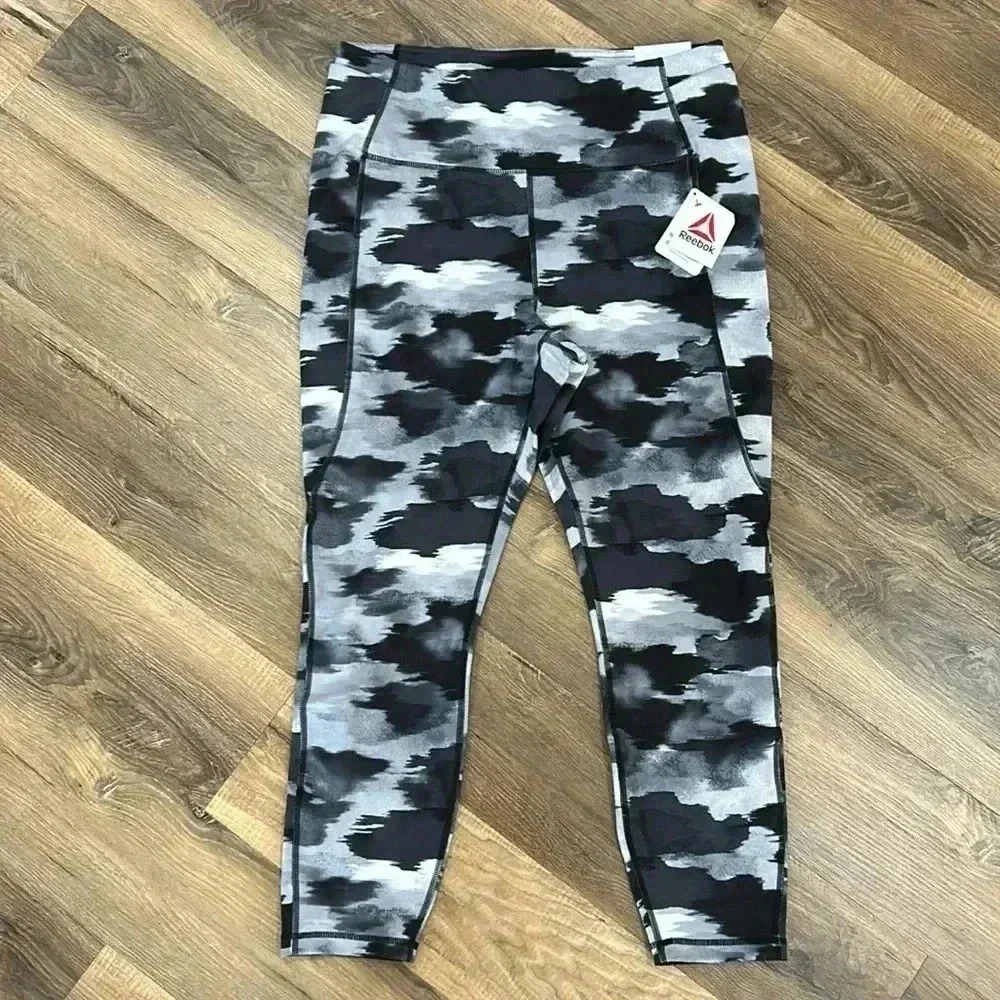 Reebok 7/8 High Rise Black/Gray/White Leggings Size XL NWT Moisture Management